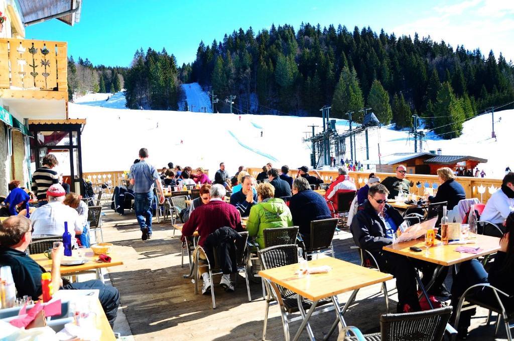 Hotel Restaurant La Darbella Les Rousses Kültér fotó